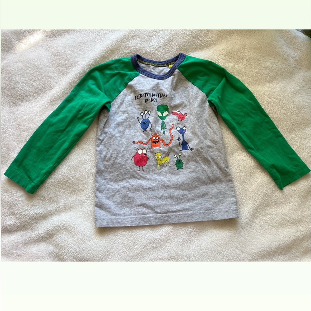 Mini Boden glowing in dark green aliens space raglan T-shirt